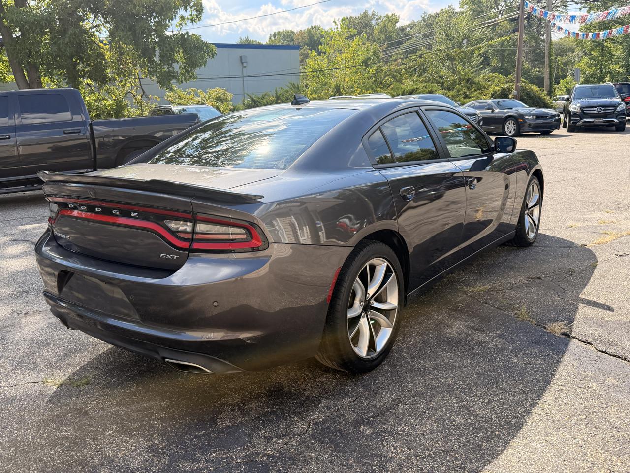 Dodge Charger 4dr Sdn SXT RWD 2015