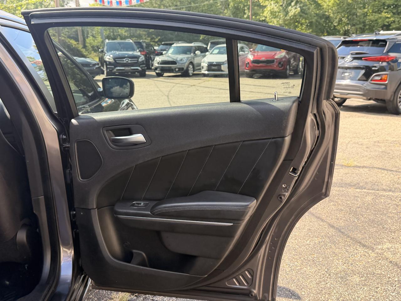 Dodge Charger 4dr Sdn SXT RWD 2015