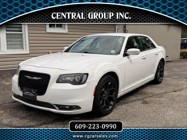 White 2019 Chrysler 300 Sedan Rear-Wheel Drive Automatic
