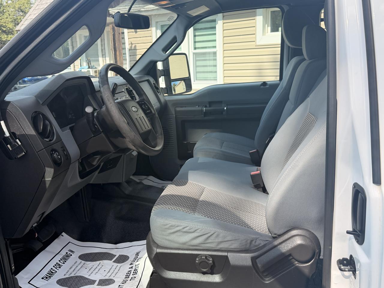 Ford Super Duty F-250 SRW XL 2WD Reg Cab 8' Box 2016