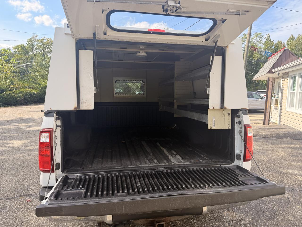 Ford Super Duty F-250 SRW XL 2WD Reg Cab 8' Box 2016