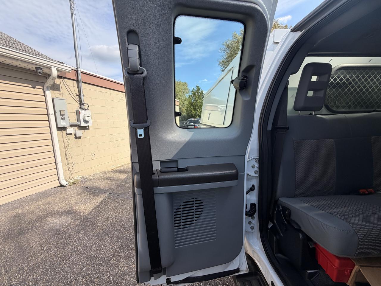 Ford Super Duty F-250 SRW XL 2WD Reg Cab 8' Box 2016