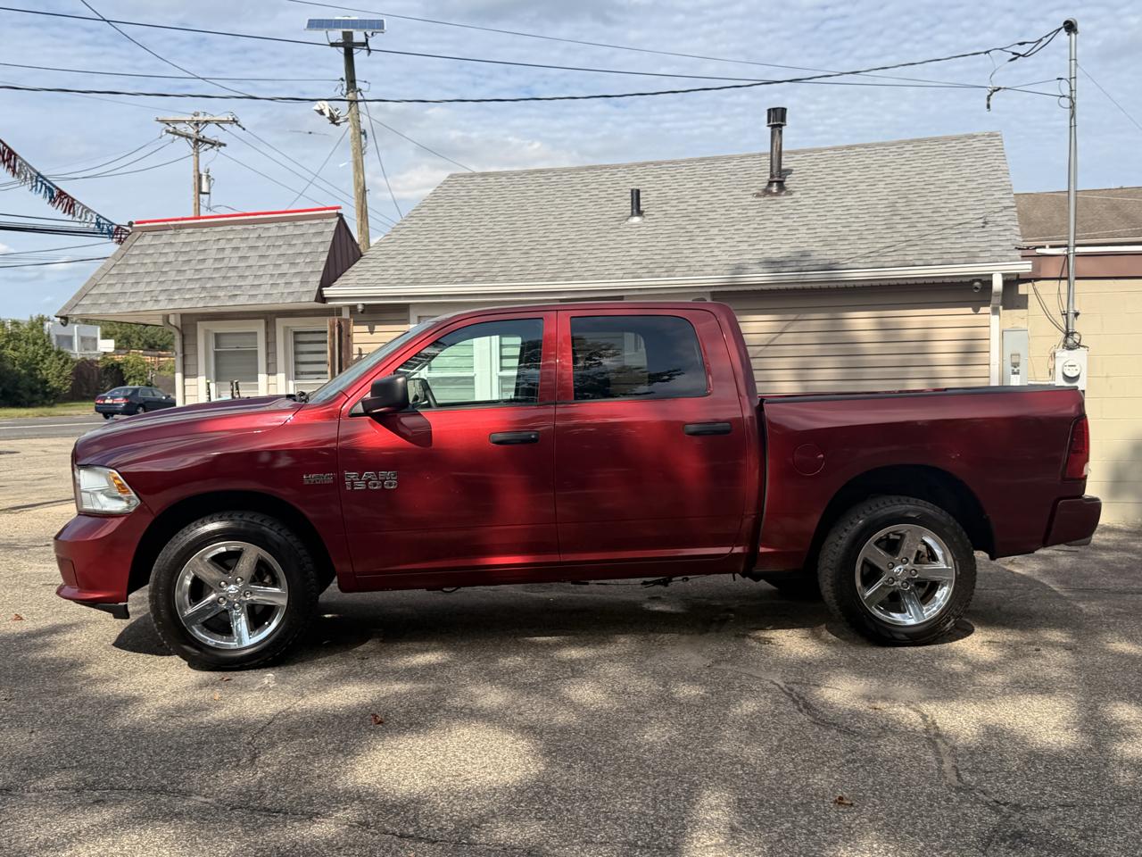 RAM 1500 4WD Crew Cab 140.5" Express 2013