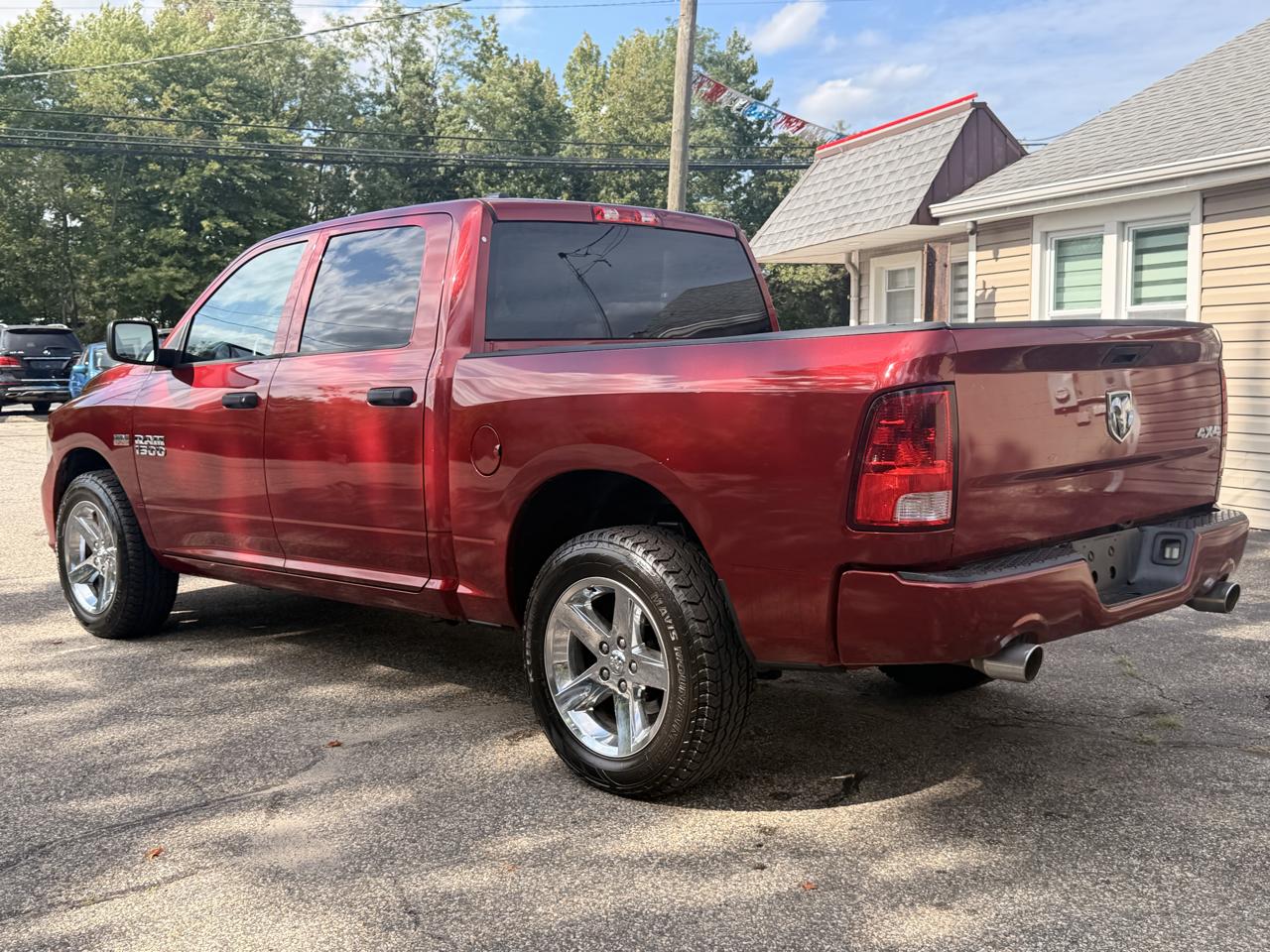 RAM 1500 4WD Crew Cab 140.5" Express 2013