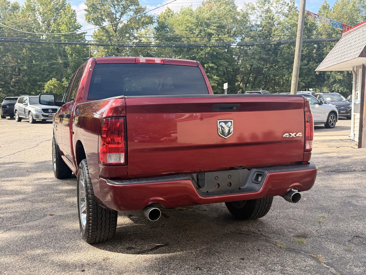 RAM 1500 4WD Crew Cab 140.5" Express 2013
