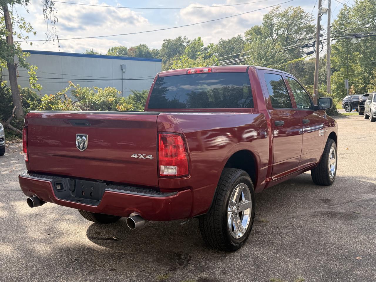 RAM 1500 4WD Crew Cab 140.5" Express 2013
