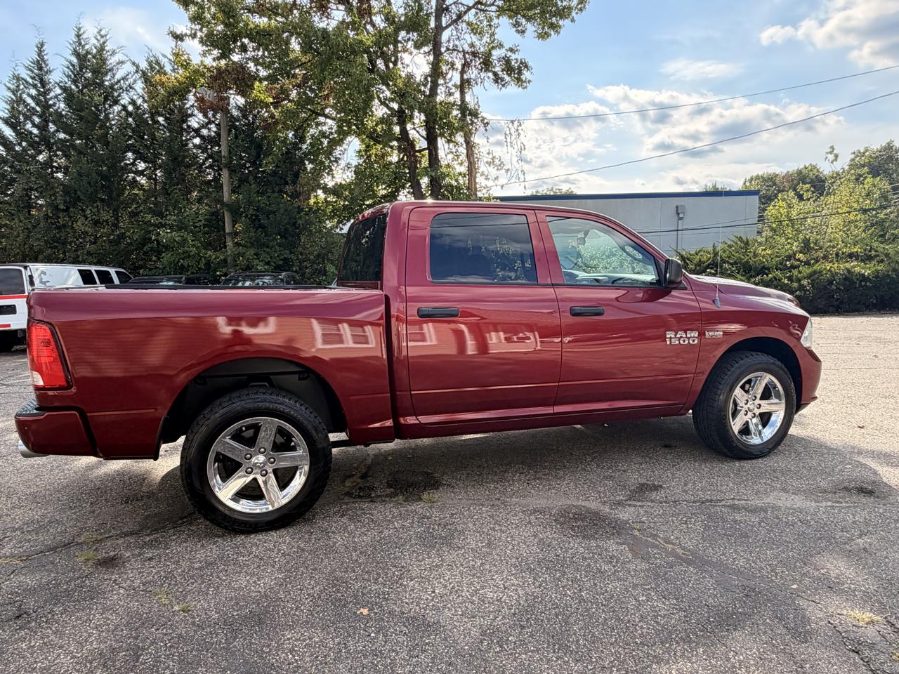 RAM 1500 4WD Crew Cab 140.5" Express 2013
