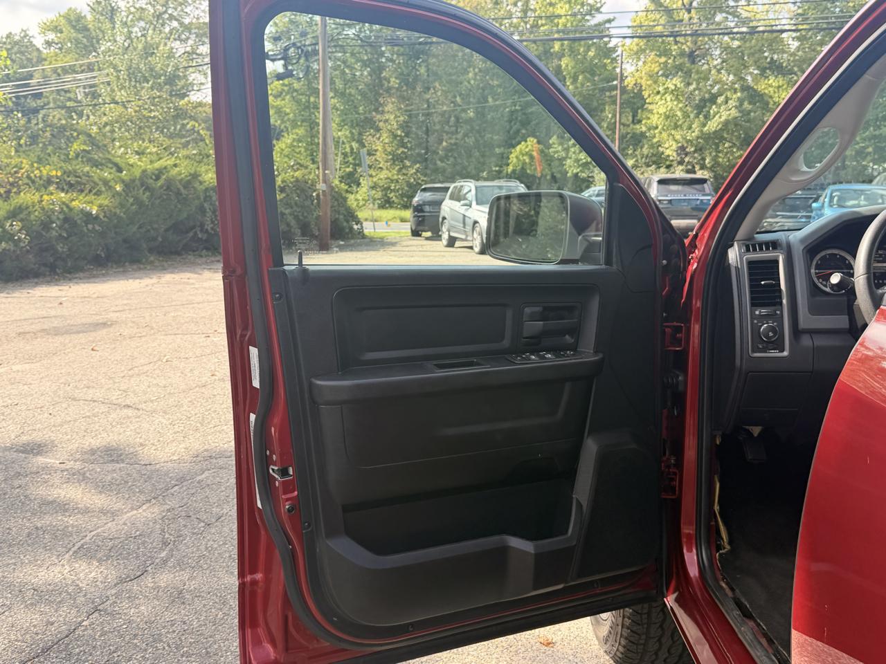 RAM 1500 4WD Crew Cab 140.5" Express 2013
