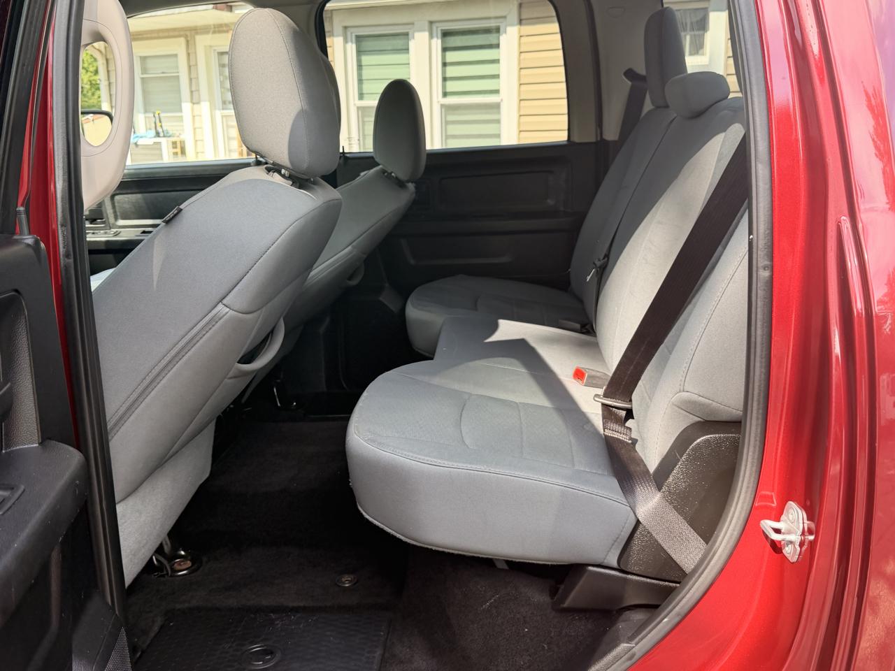 RAM 1500 4WD Crew Cab 140.5" Express 2013