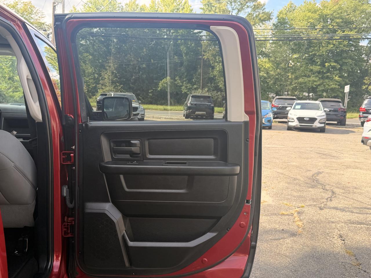 RAM 1500 4WD Crew Cab 140.5" Express 2013