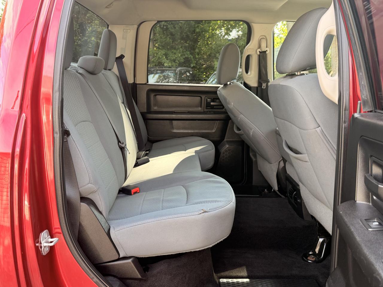 RAM 1500 4WD Crew Cab 140.5" Express 2013