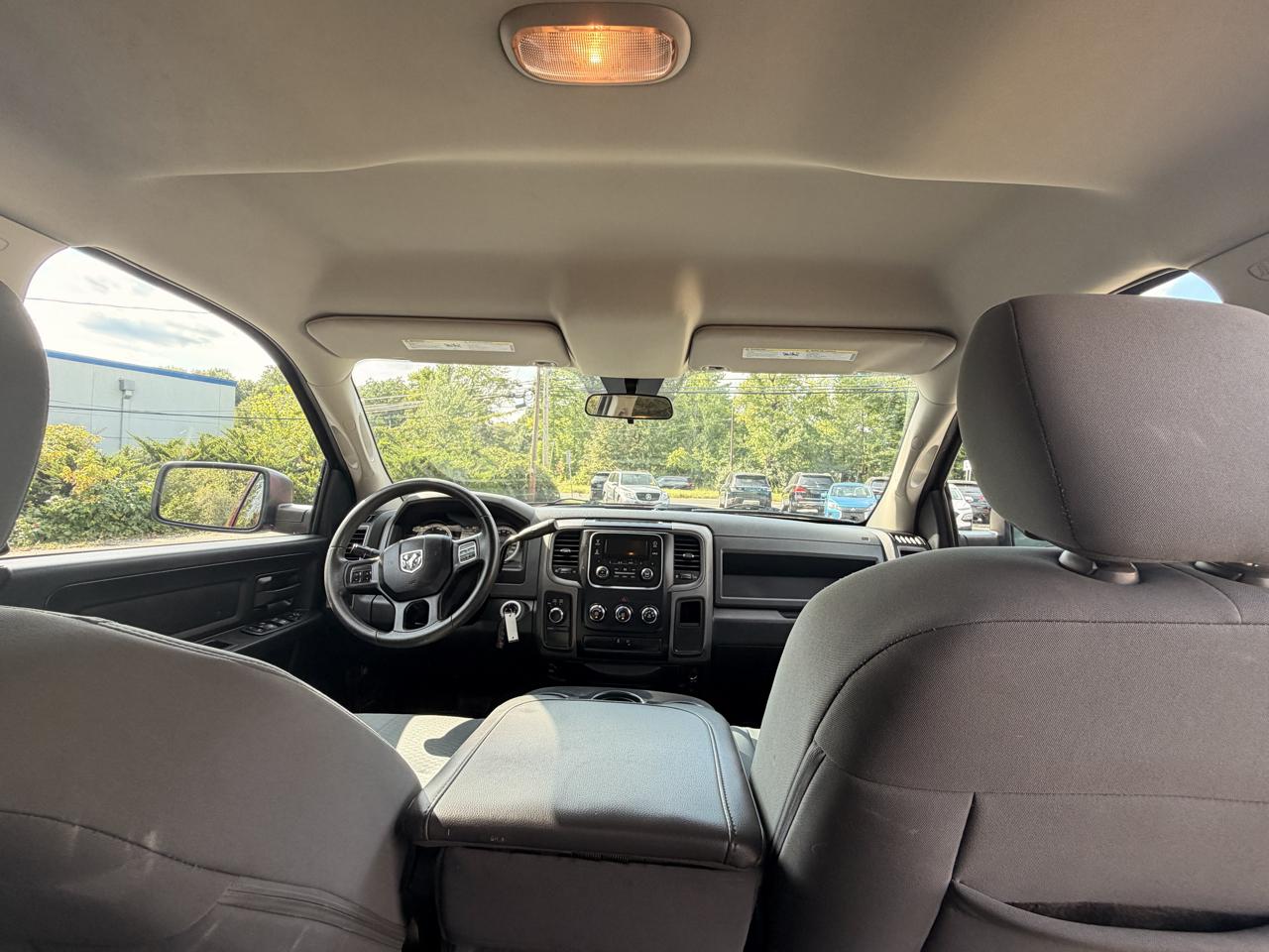 RAM 1500 4WD Crew Cab 140.5" Express 2013