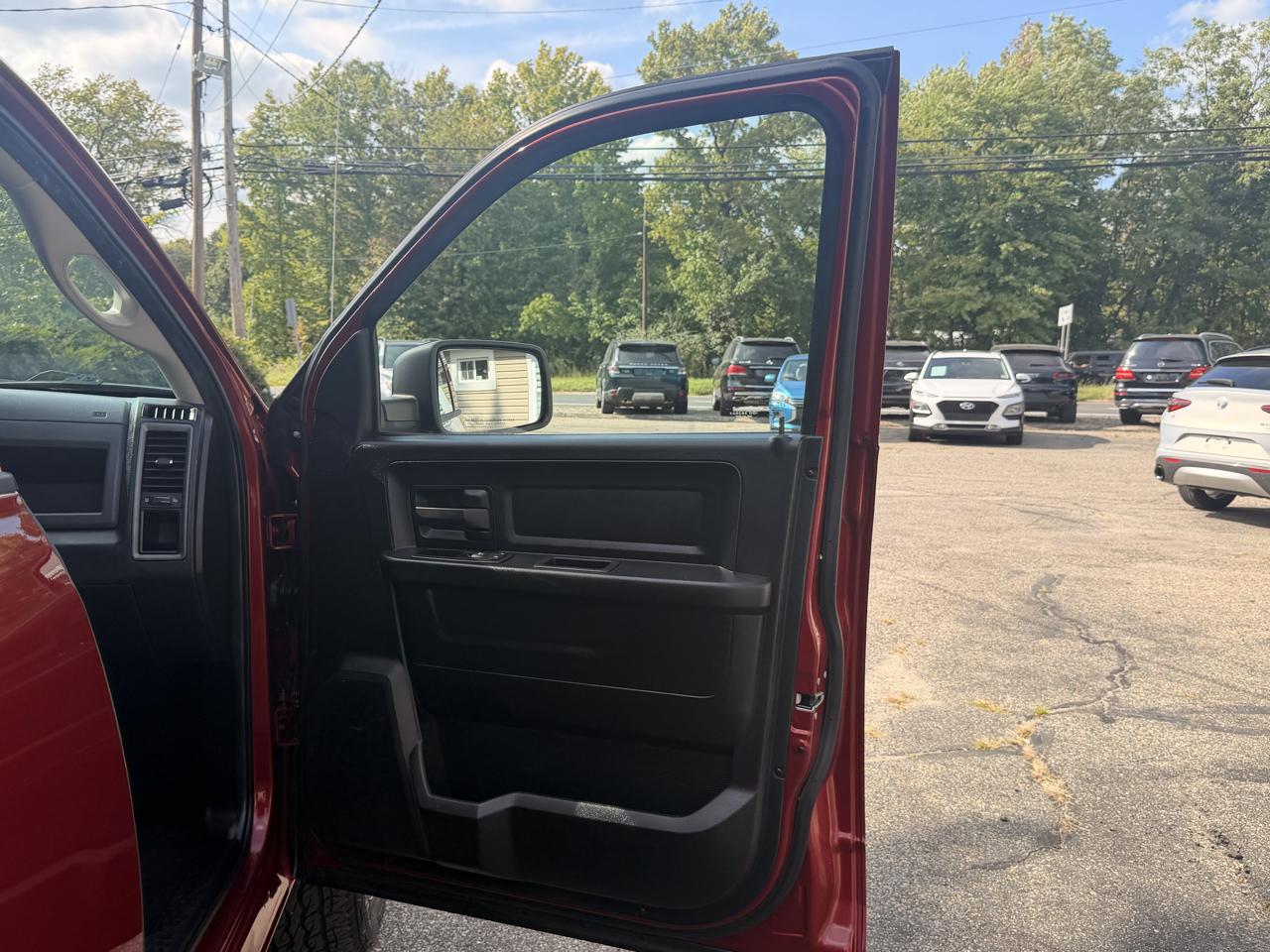 RAM 1500 4WD Crew Cab 140.5" Express 2013