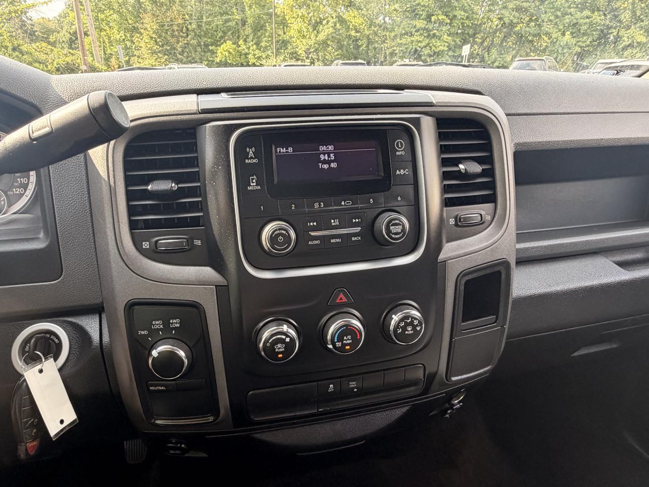 RAM 1500 4WD Crew Cab 140.5" Express 2013