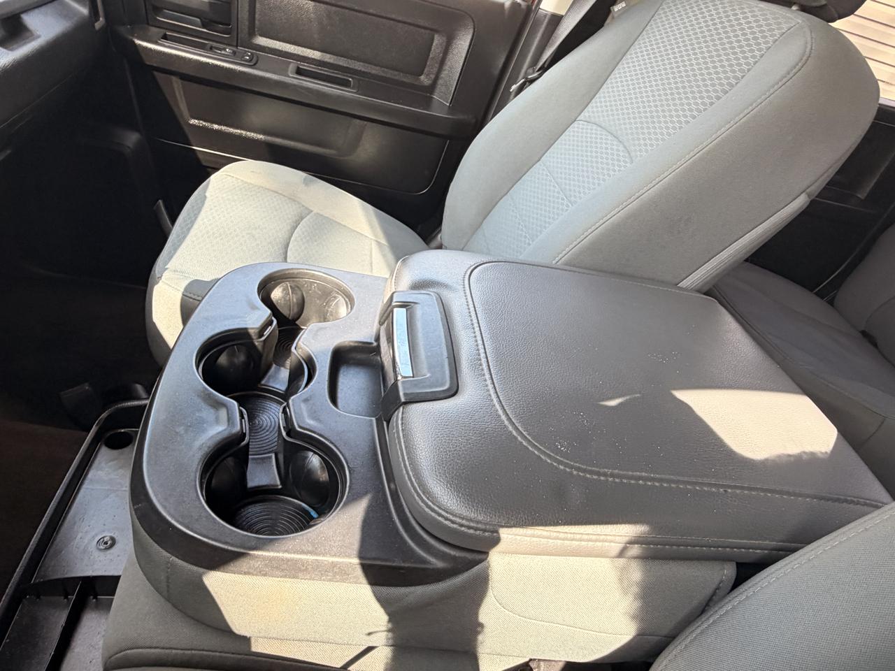 RAM 1500 4WD Crew Cab 140.5" Express 2013