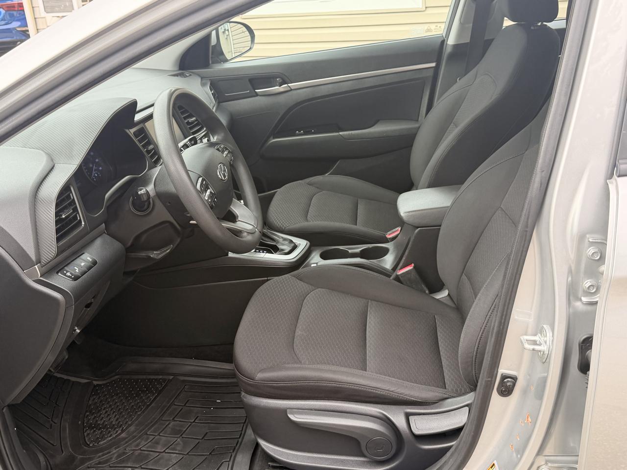 Hyundai Elantra SEL IVT 2020