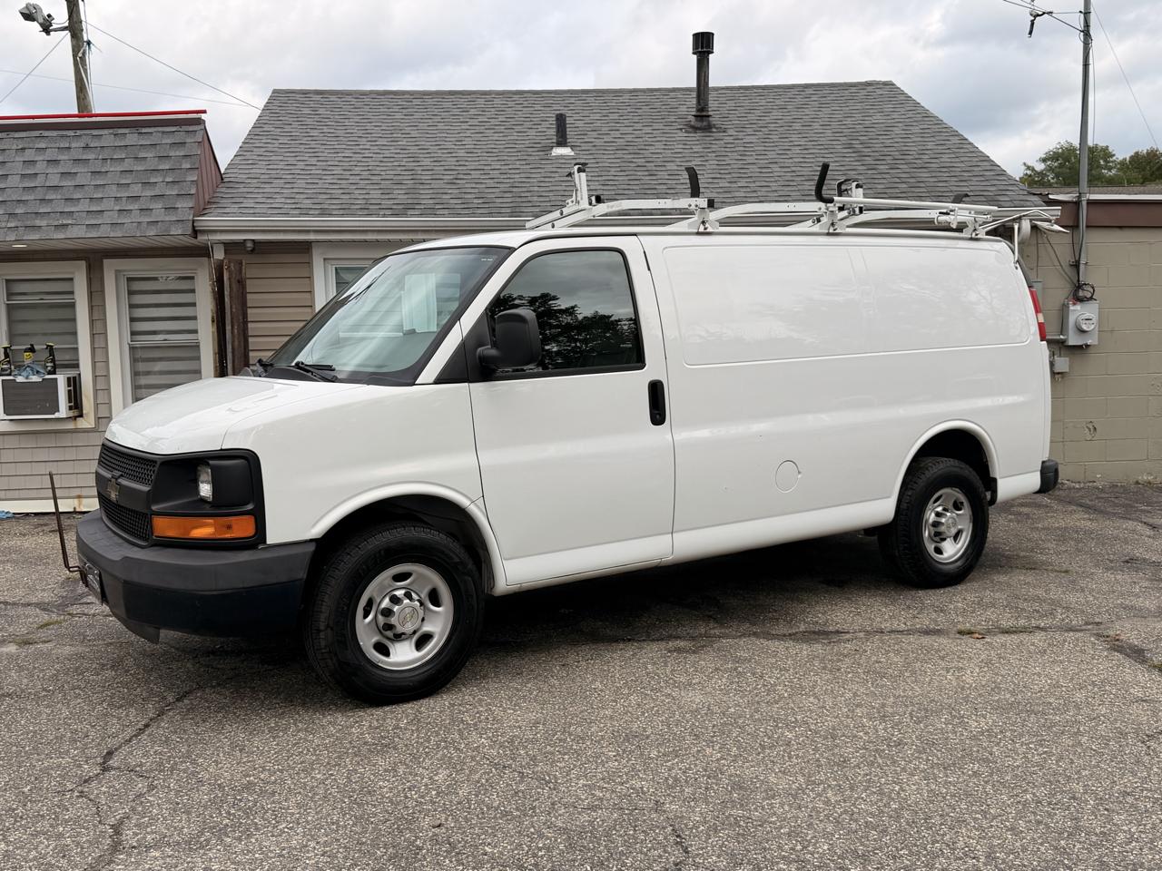 Chevrolet Express Cargo Van RWD 3500 135" 2013