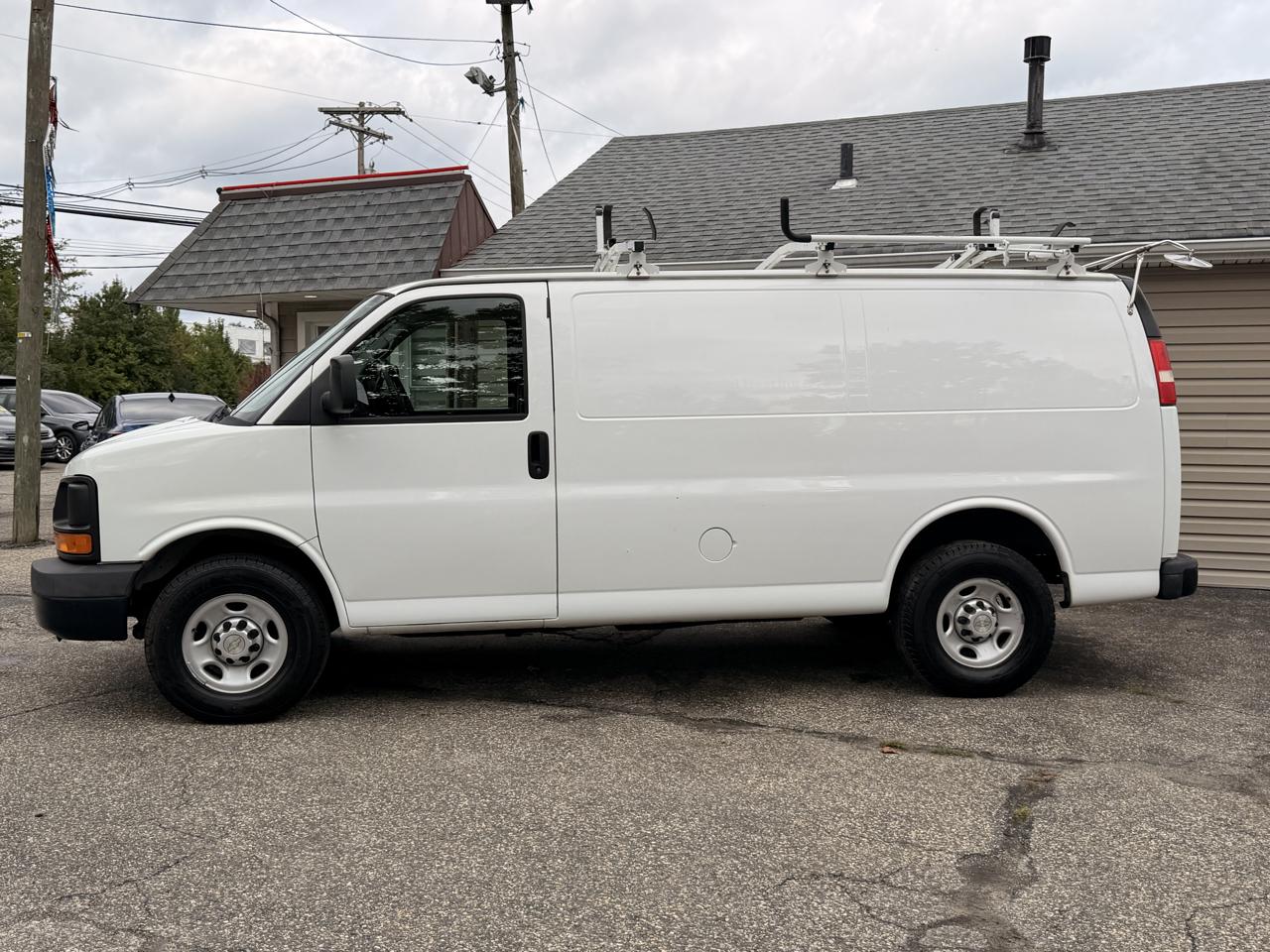 Chevrolet Express Cargo Van RWD 3500 135" 2013