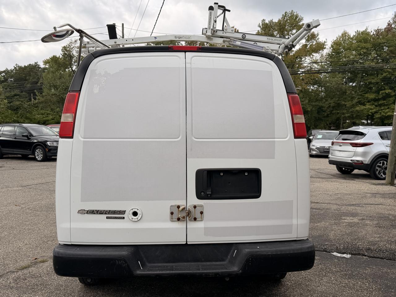 Chevrolet Express Cargo Van RWD 3500 135" 2013