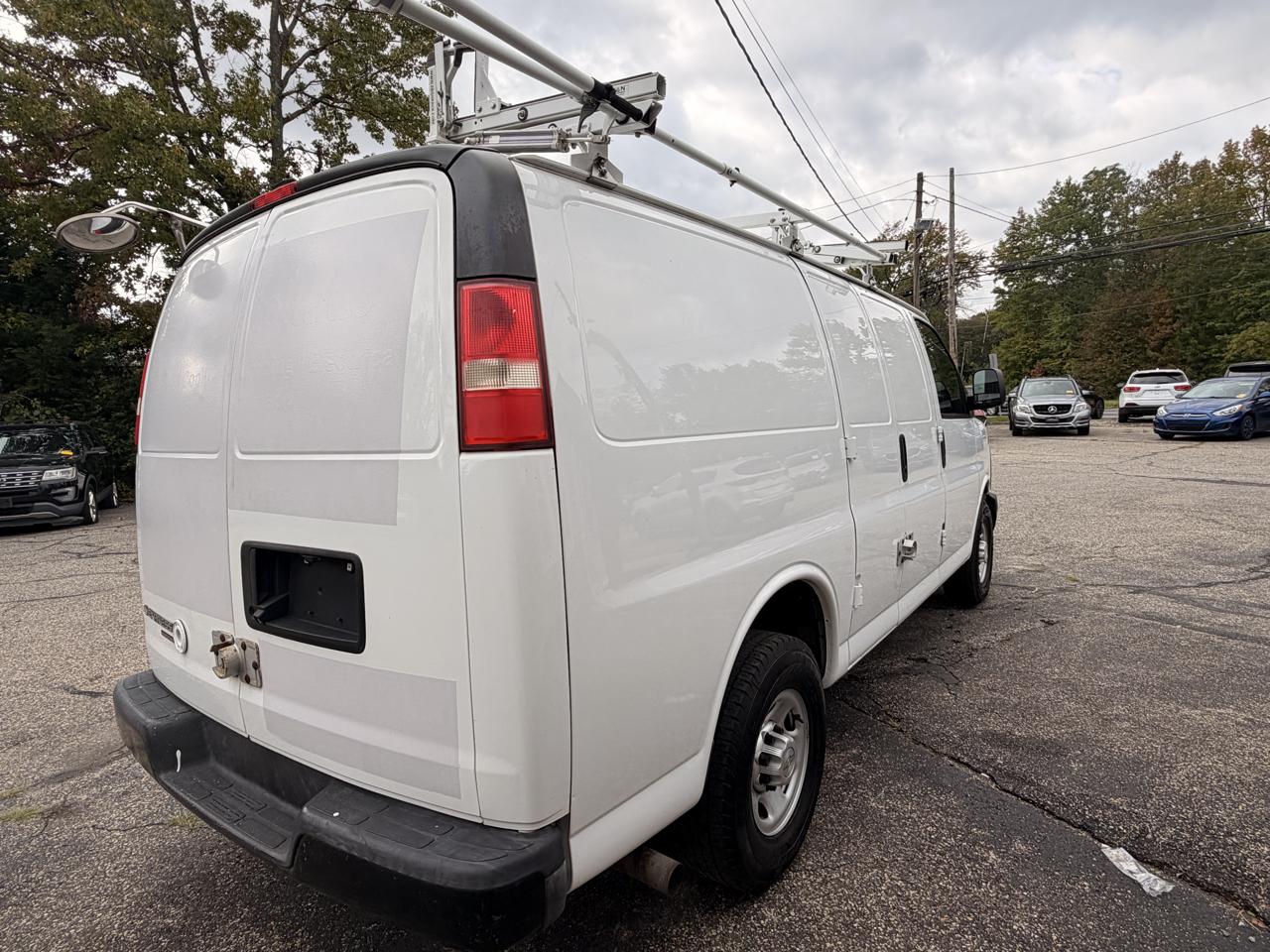 Chevrolet Express Cargo Van RWD 3500 135" 2013