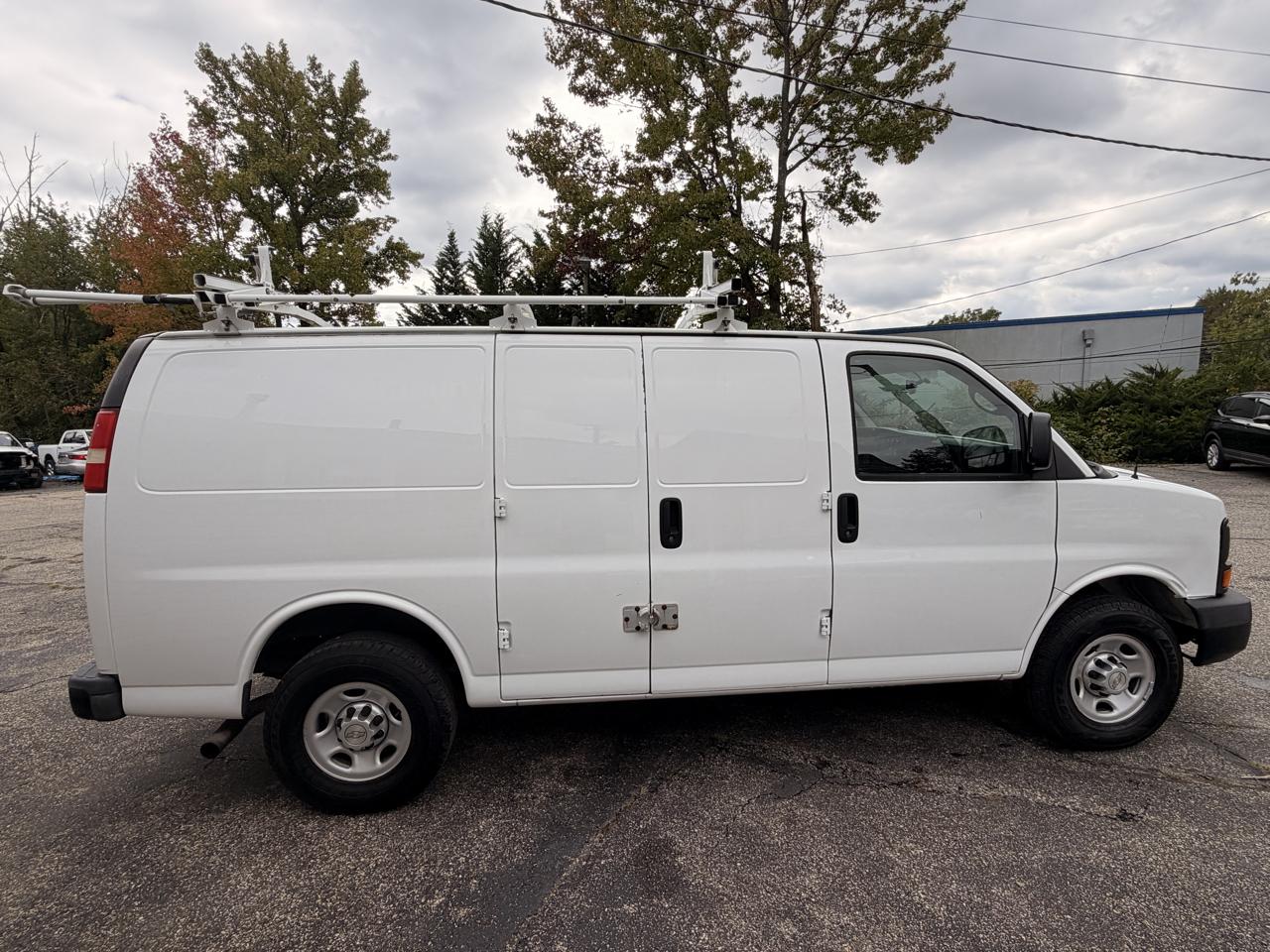 Chevrolet Express Cargo Van RWD 3500 135" 2013
