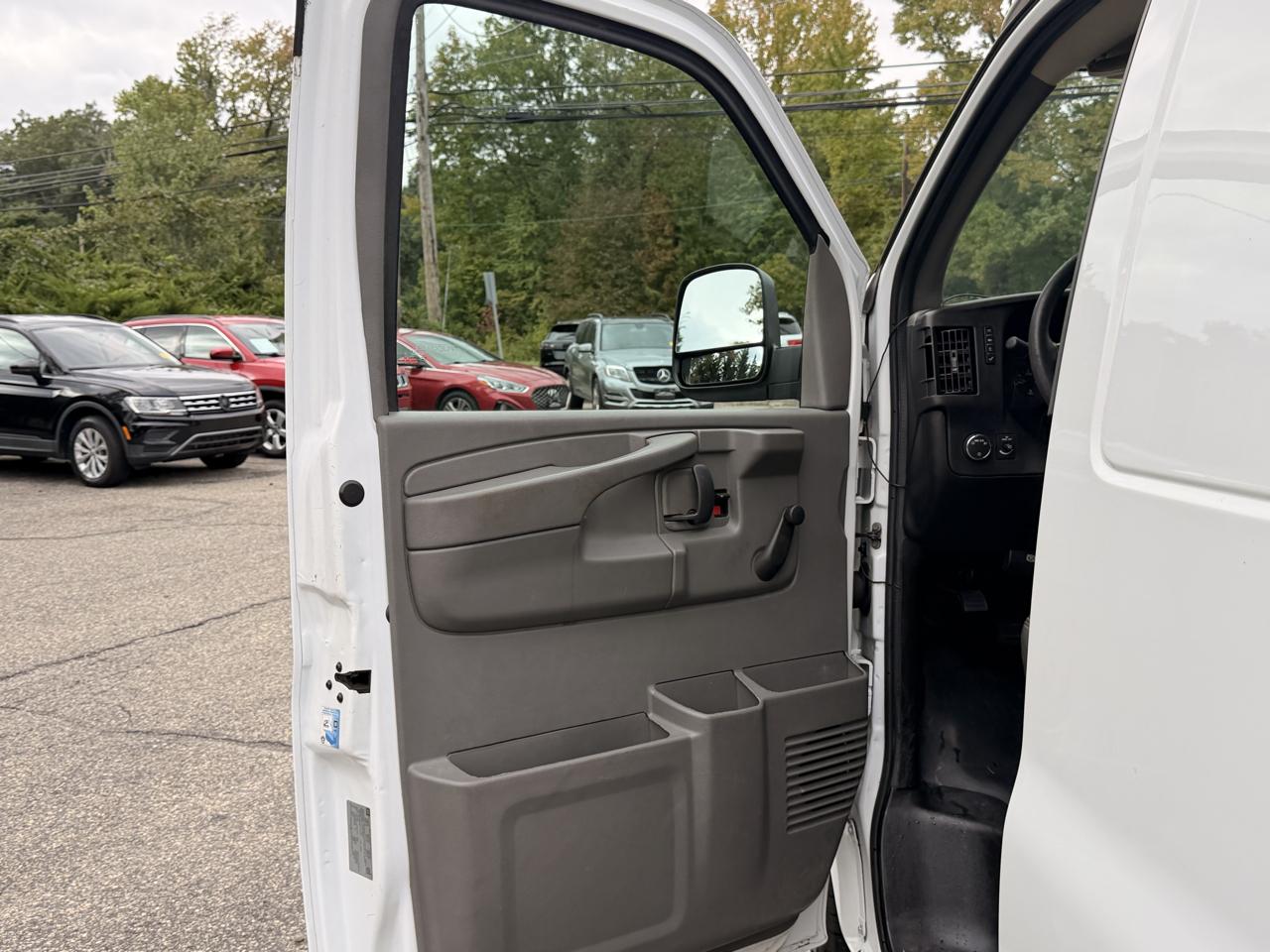 Chevrolet Express Cargo Van RWD 3500 135" 2013