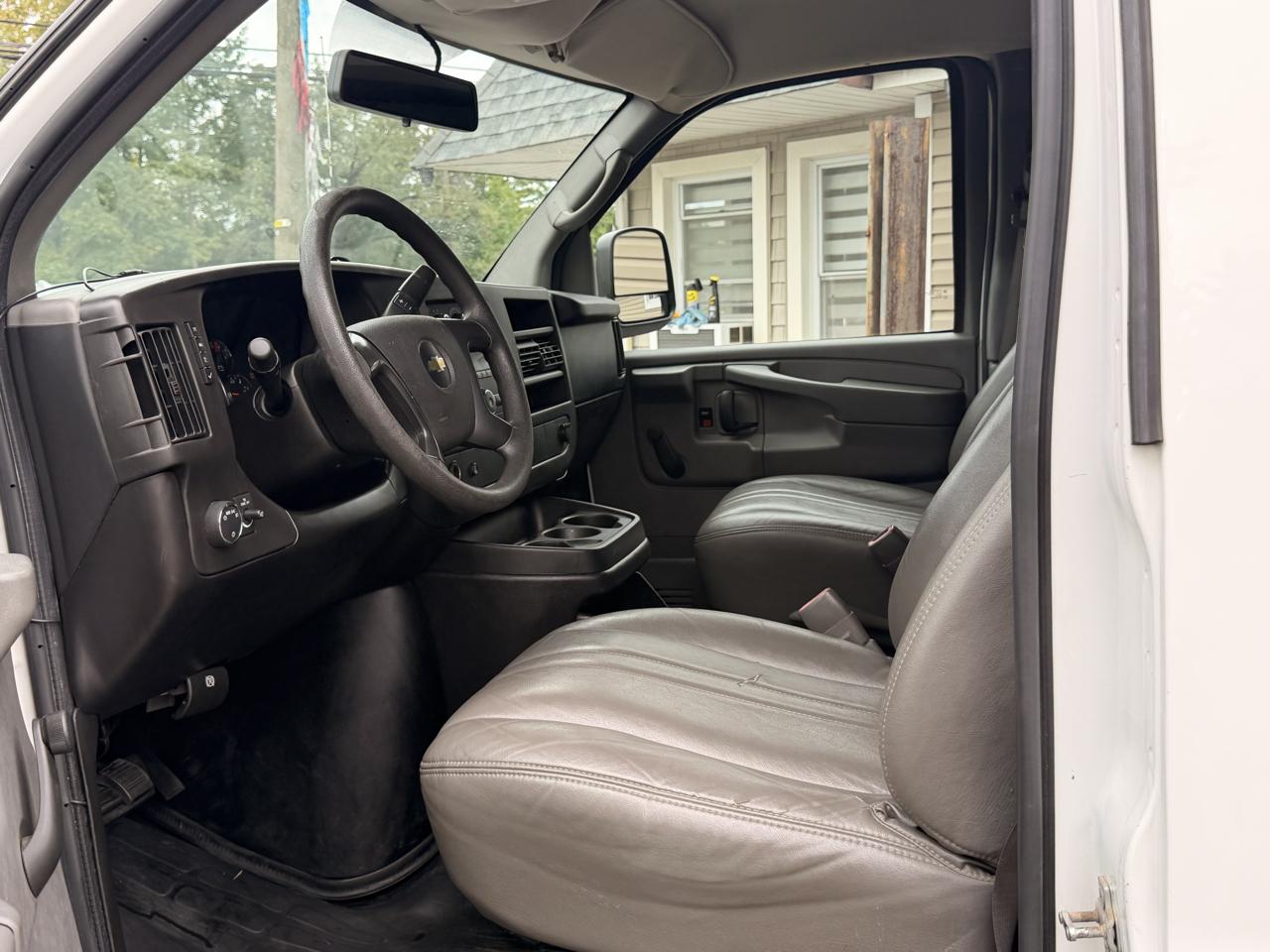 Chevrolet Express Cargo Van RWD 3500 135" 2013
