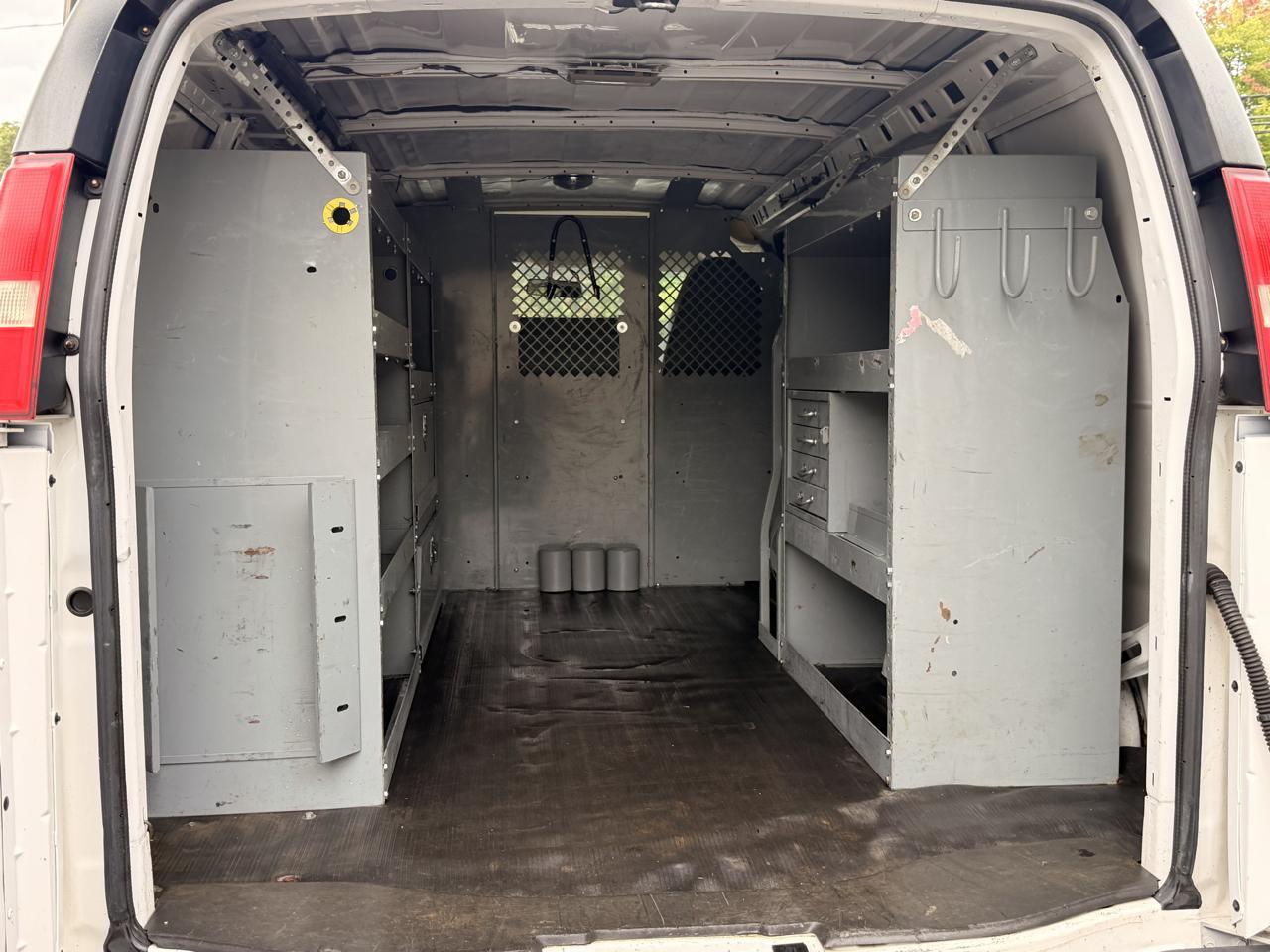 Chevrolet Express Cargo Van RWD 3500 135" 2013