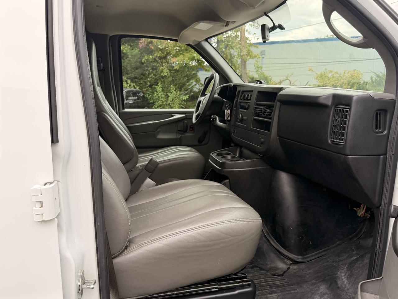 Chevrolet Express Cargo Van RWD 3500 135" 2013