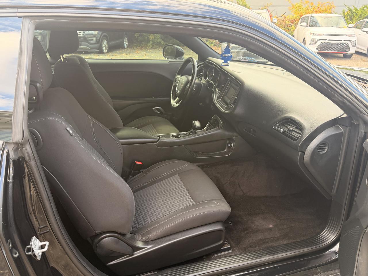 Dodge Challenger 2dr Cpe SXT 2016