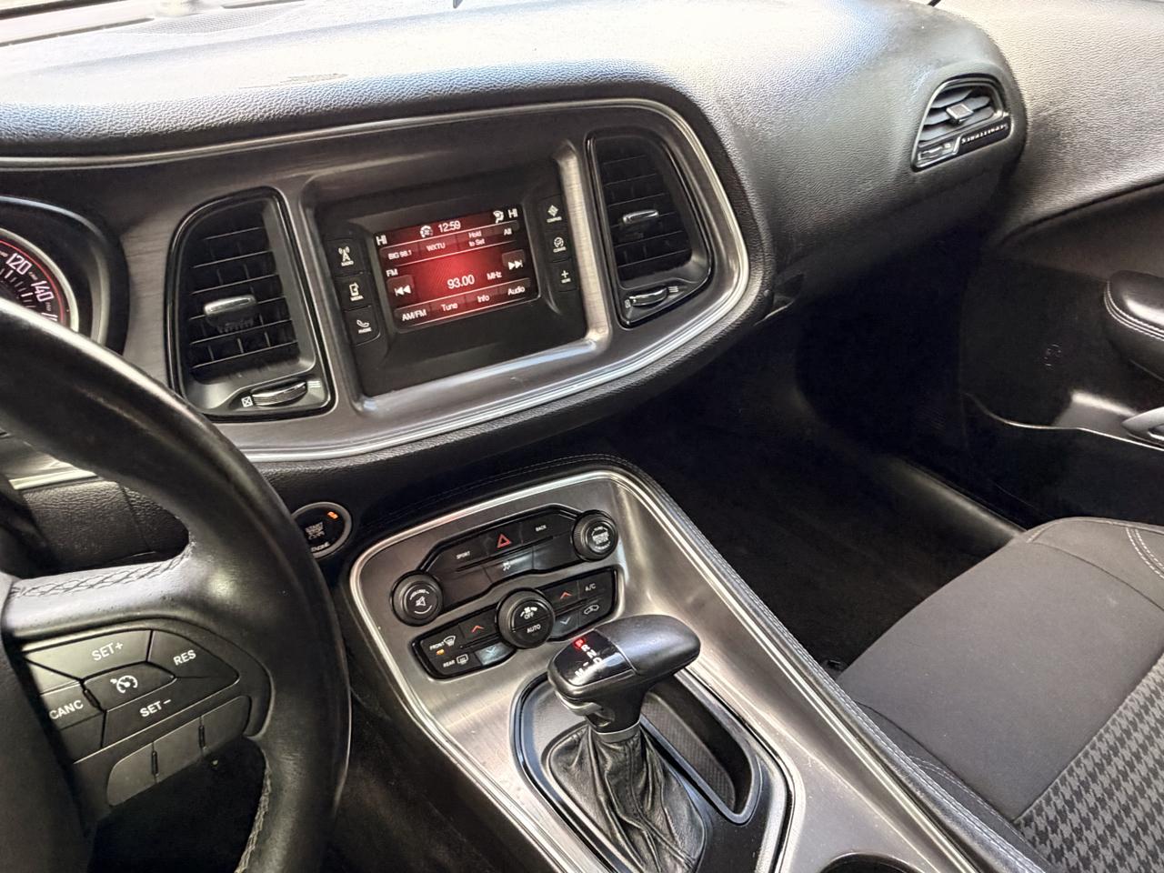 Dodge Challenger 2dr Cpe SXT 2016