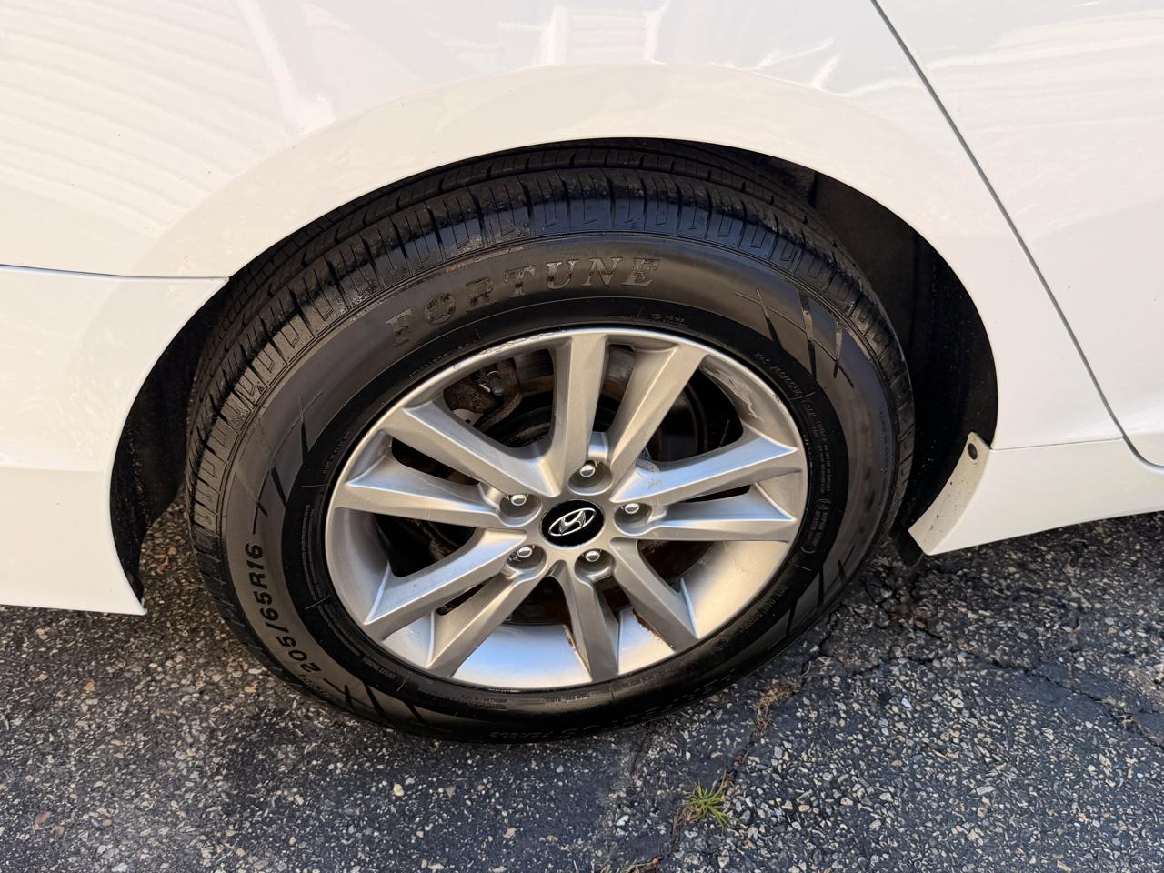 Hyundai Sonata 4dr Sdn 2.4L SE PZEV 2015