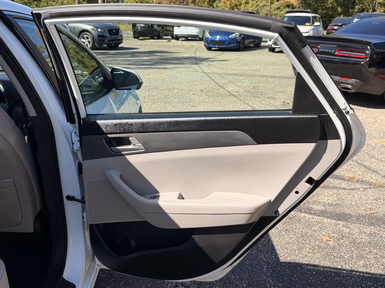 Hyundai Sonata 4dr Sdn 2.4L SE PZEV 2015