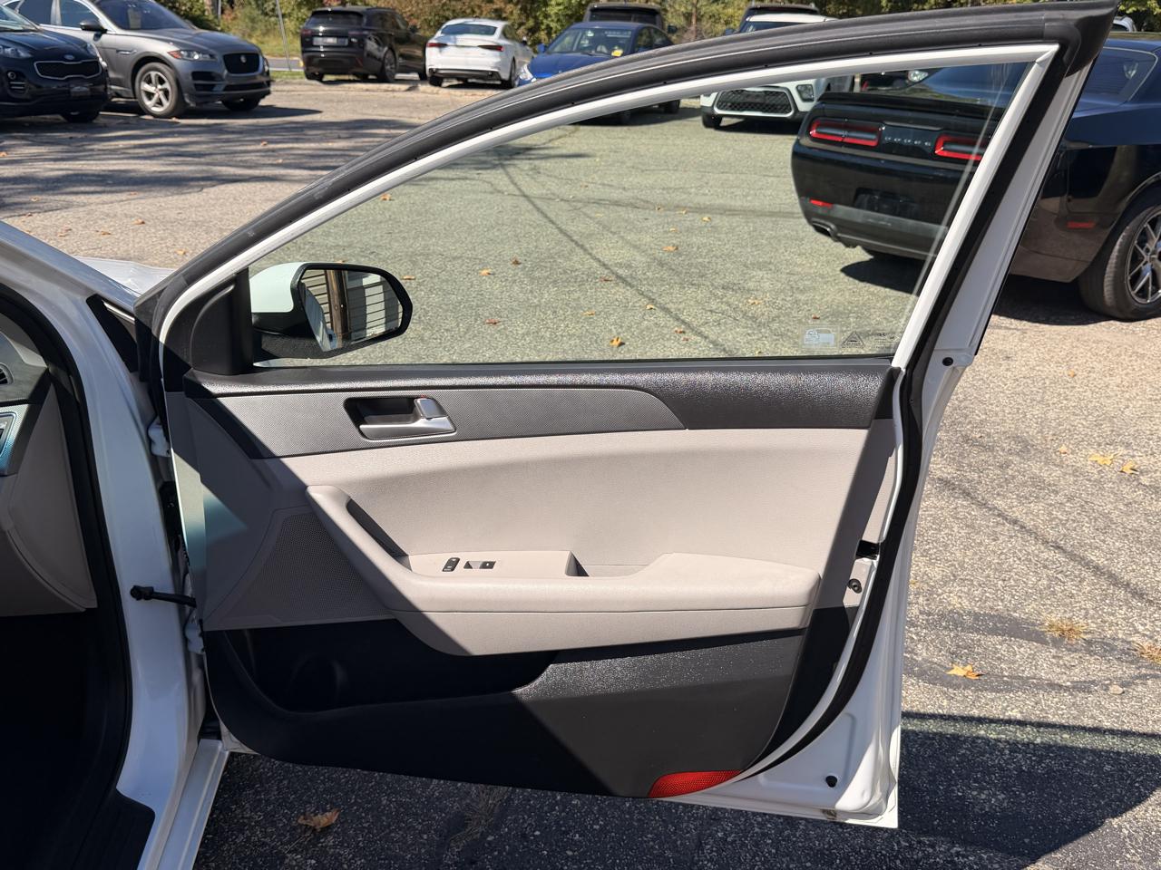 Hyundai Sonata 4dr Sdn 2.4L SE PZEV 2015