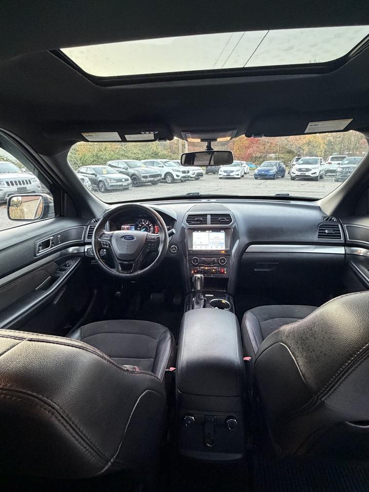 Ford Explorer 4dr 114" WB 4.0L XLT 4WD 2018