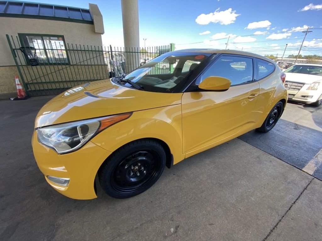 Hyundai Veloster Base 2012