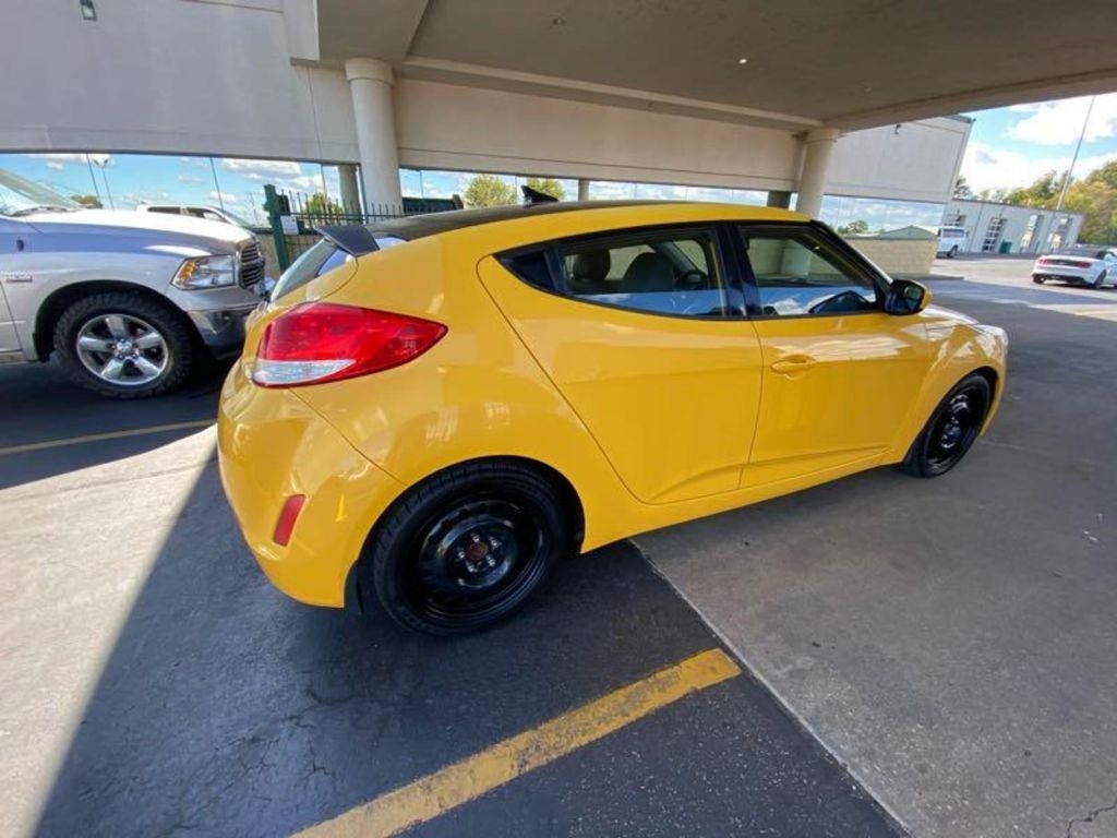 Hyundai Veloster Base 2012