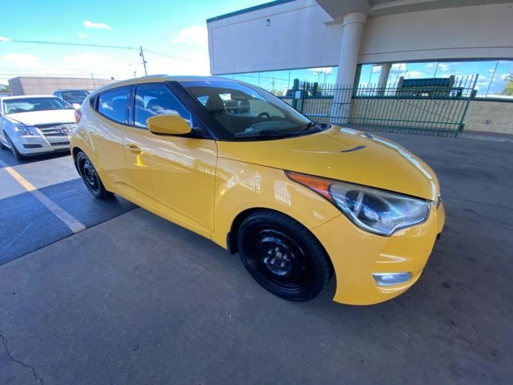 Hyundai Veloster Base 2012