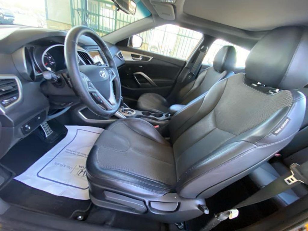 Hyundai Veloster Base 2012