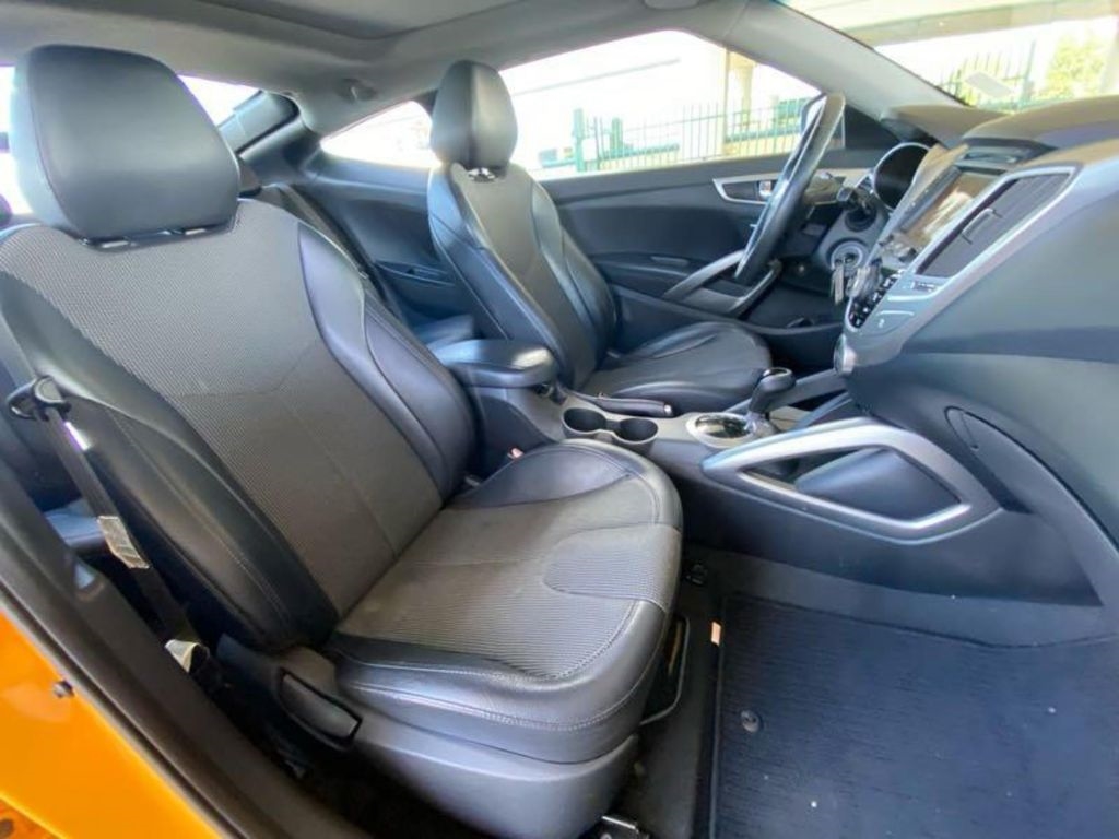 Hyundai Veloster Base 2012