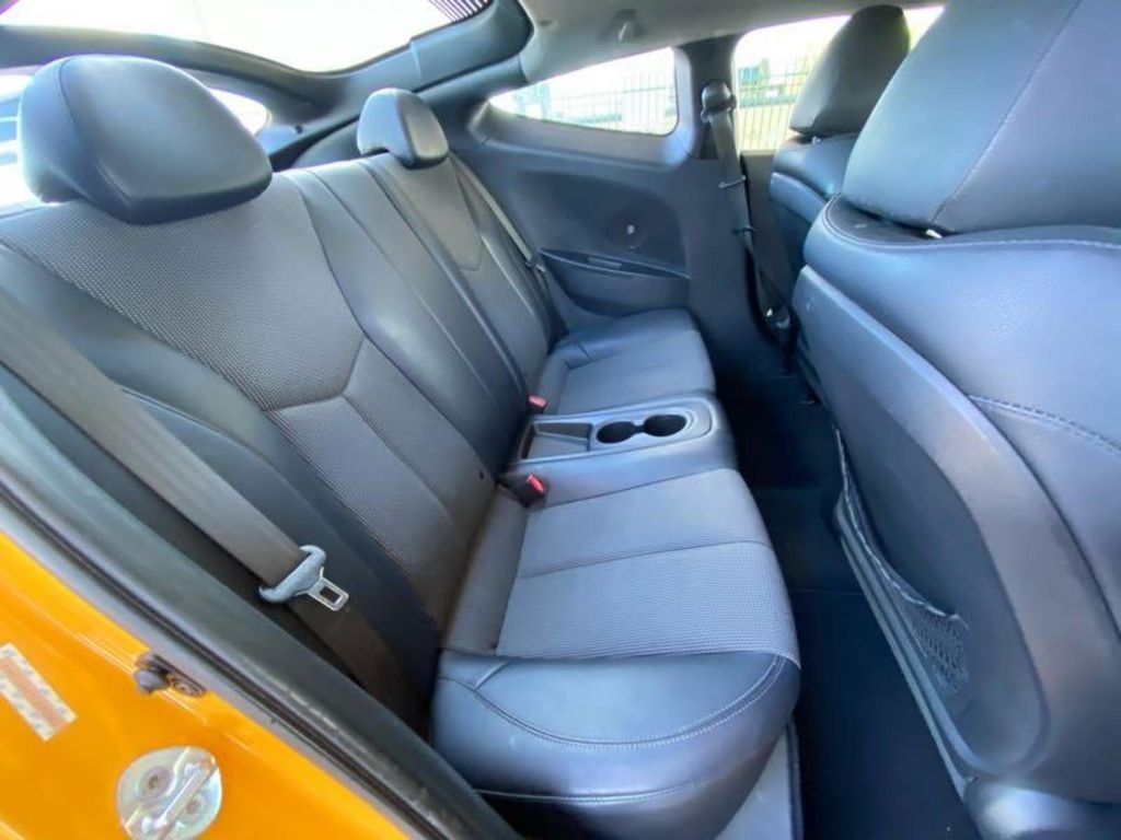 Hyundai Veloster Base 2012