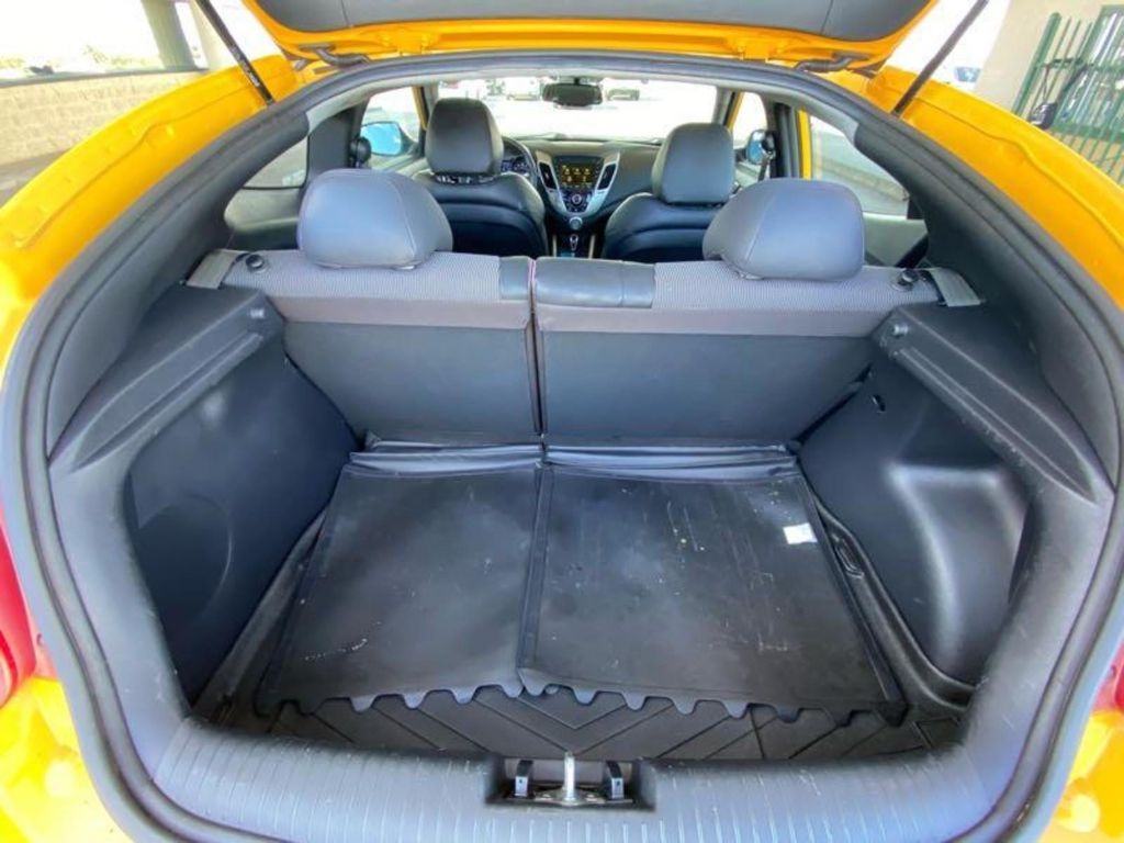 Hyundai Veloster Base 2012