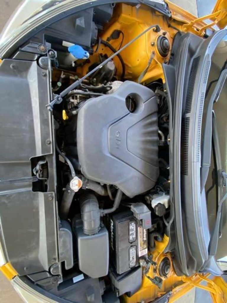 Hyundai Veloster Base 2012