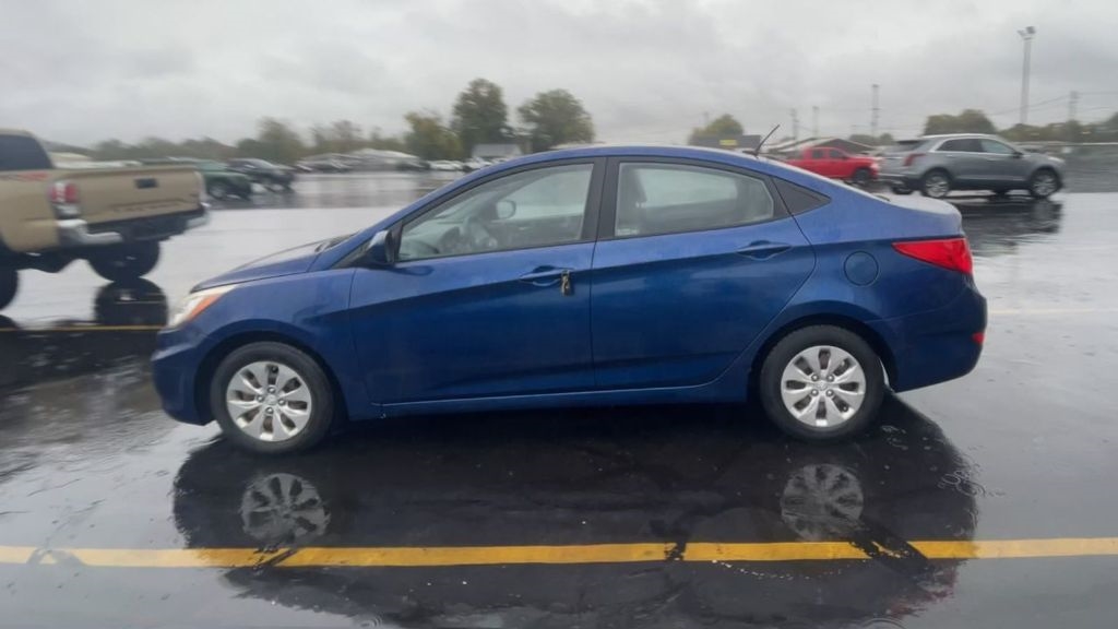 2016 Hyundai Accent SE 4-Door 6A