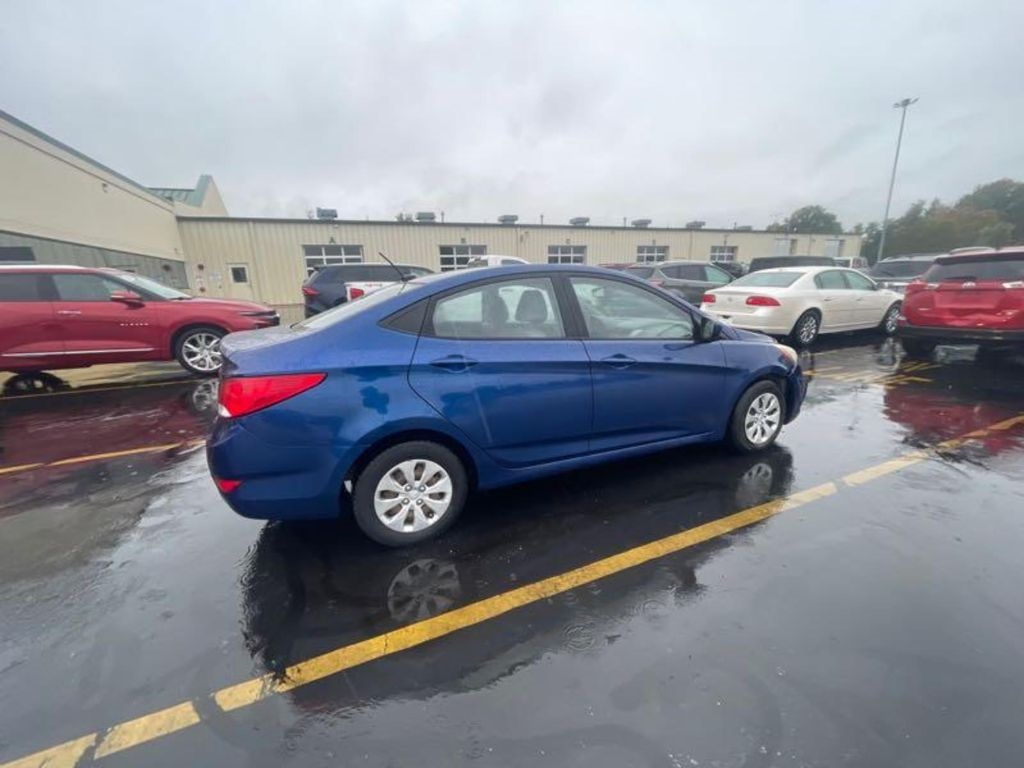 Hyundai Accent SE 4-Door 6A 2016 Hyundai Accent SE 4-Door 6A 2016