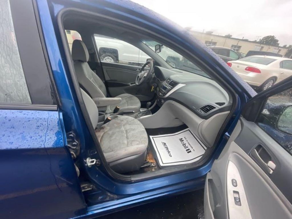 Hyundai Accent SE 4-Door 6A 2016 Hyundai Accent SE 4-Door 6A 2016