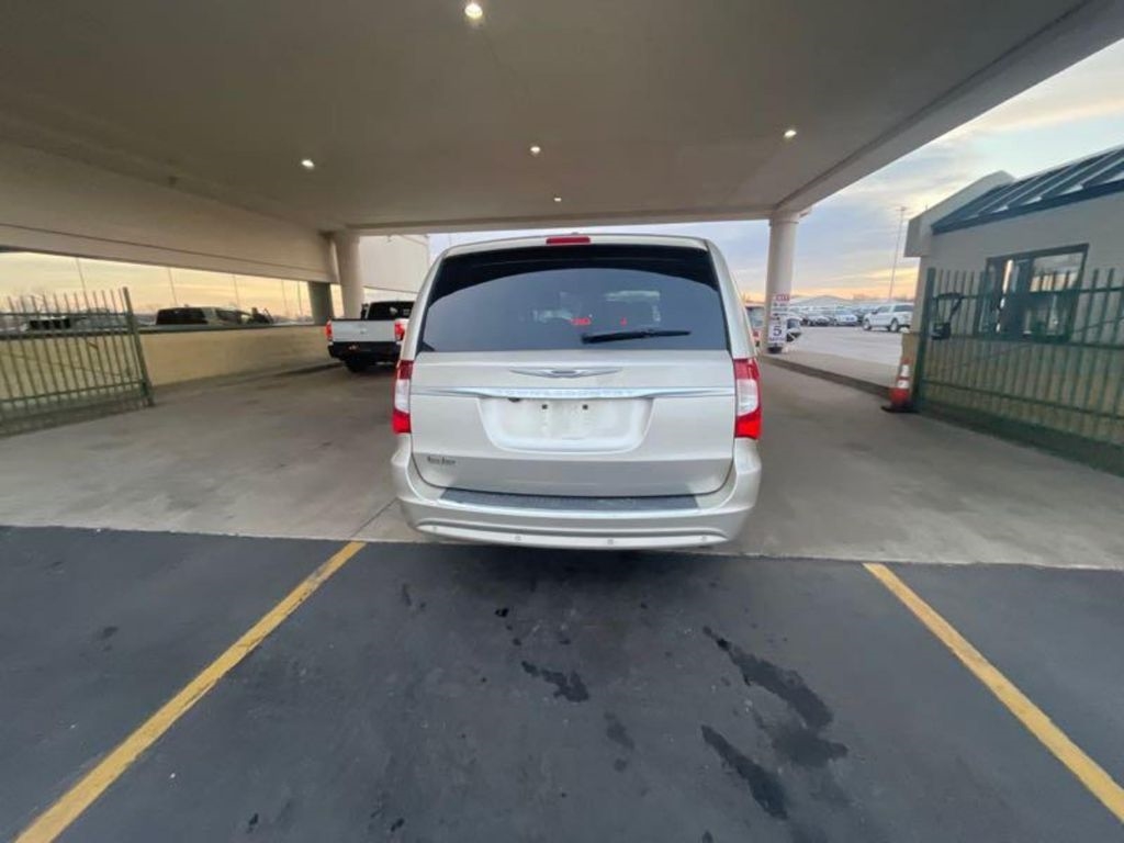 Chrysler Town & Country Touring-L 2013