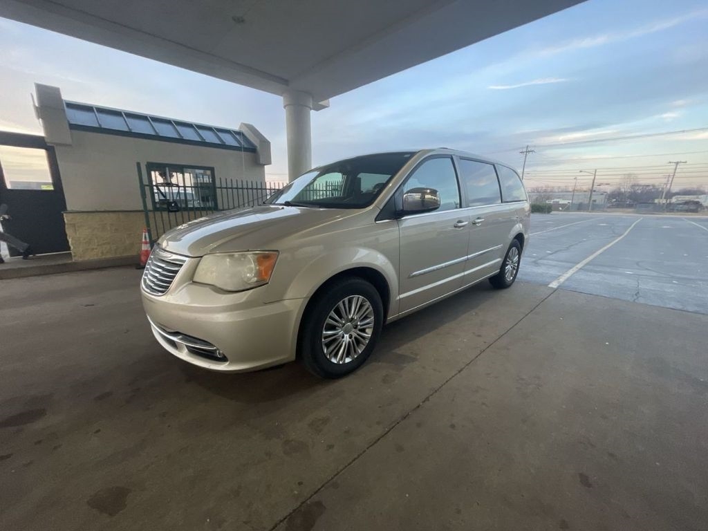 Chrysler Town & Country Touring-L 2013