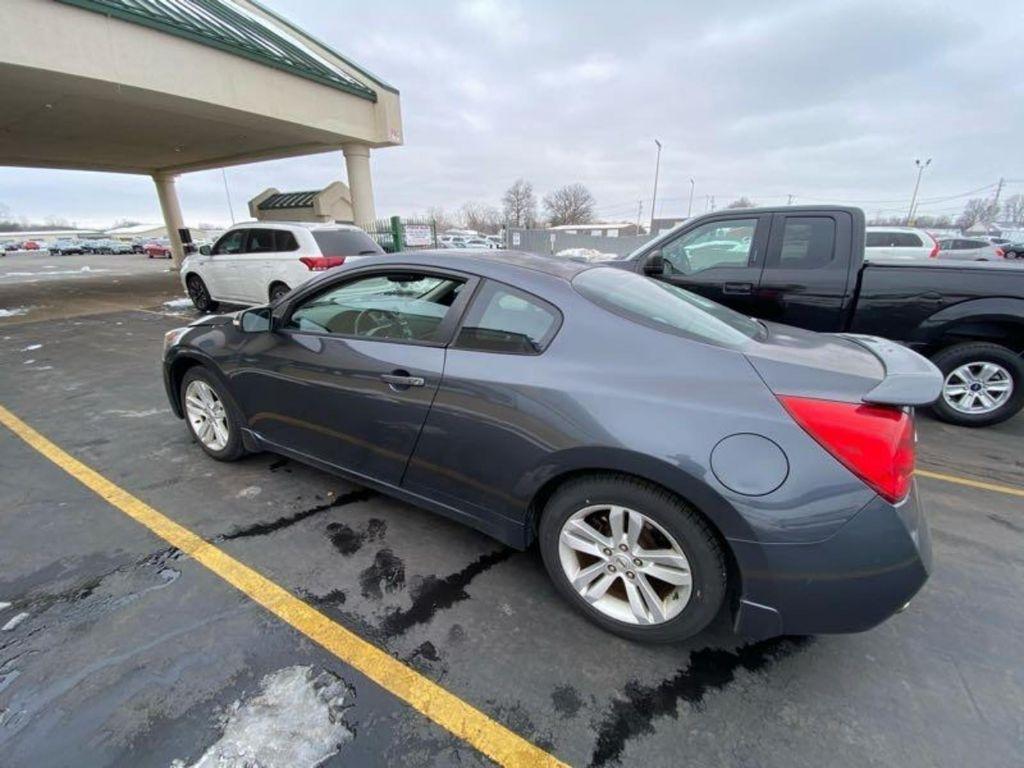 Nissan Altima 2.5 S CVT Coupe 2010