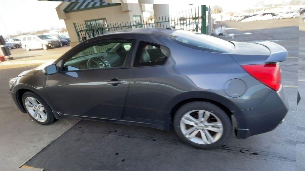 Nissan Altima 2.5 S CVT Coupe 2010